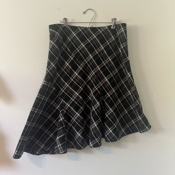 Asymmetrical skirt black and white tartan pattern - Picture 1 of 4